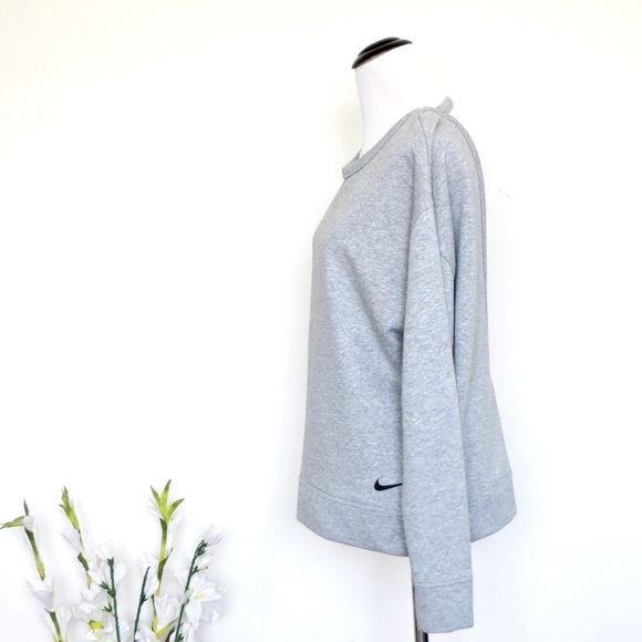 NEW! Nike Dri Fit Versa Sweatshirt Open Back Gray SZ S - Picture 6 of 9